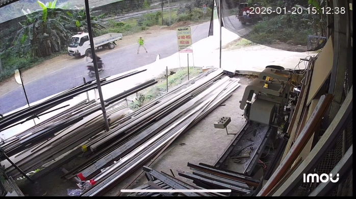 Điều tra vụ thượng úy CSGT bị xe máy tông nhập viện khi làm nhiệm vụ